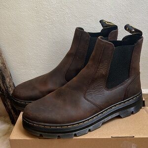 NWOT Dr Martens Embury Chelsea Boots Crazy Horse